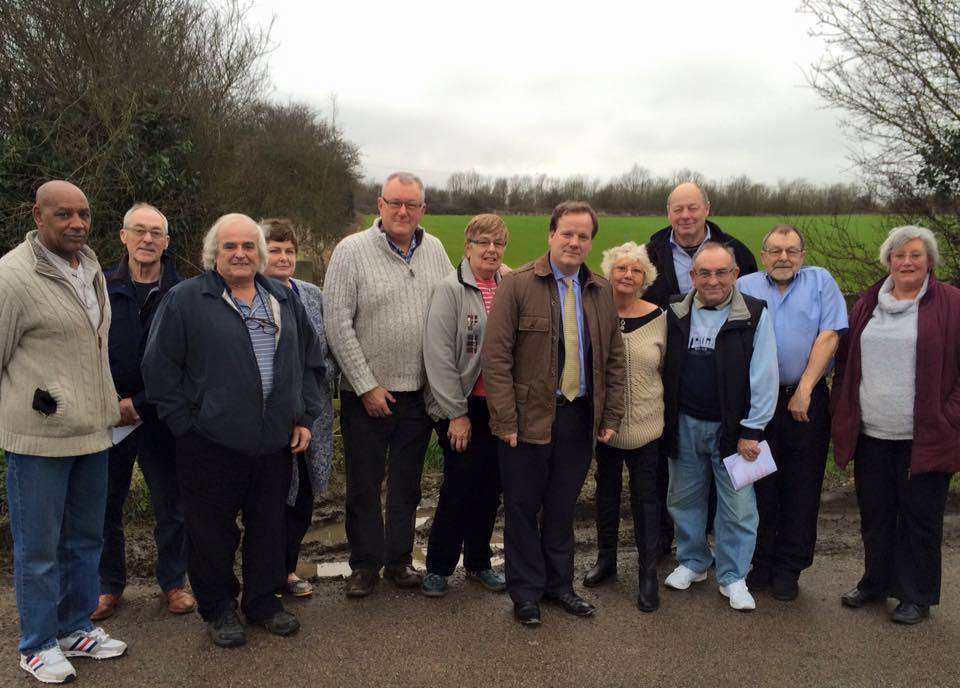 MP Charlie Elphicke with residents of Singledge Lane