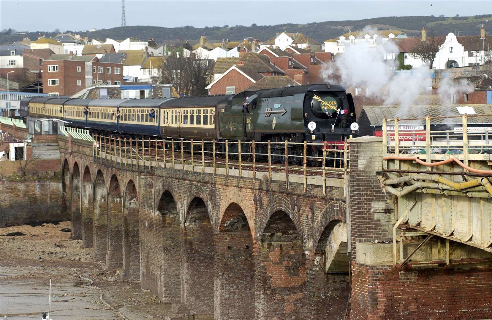 34067 Tangmere steam train arrives at Folkestone Harbour station before it shuts for good (6776001)