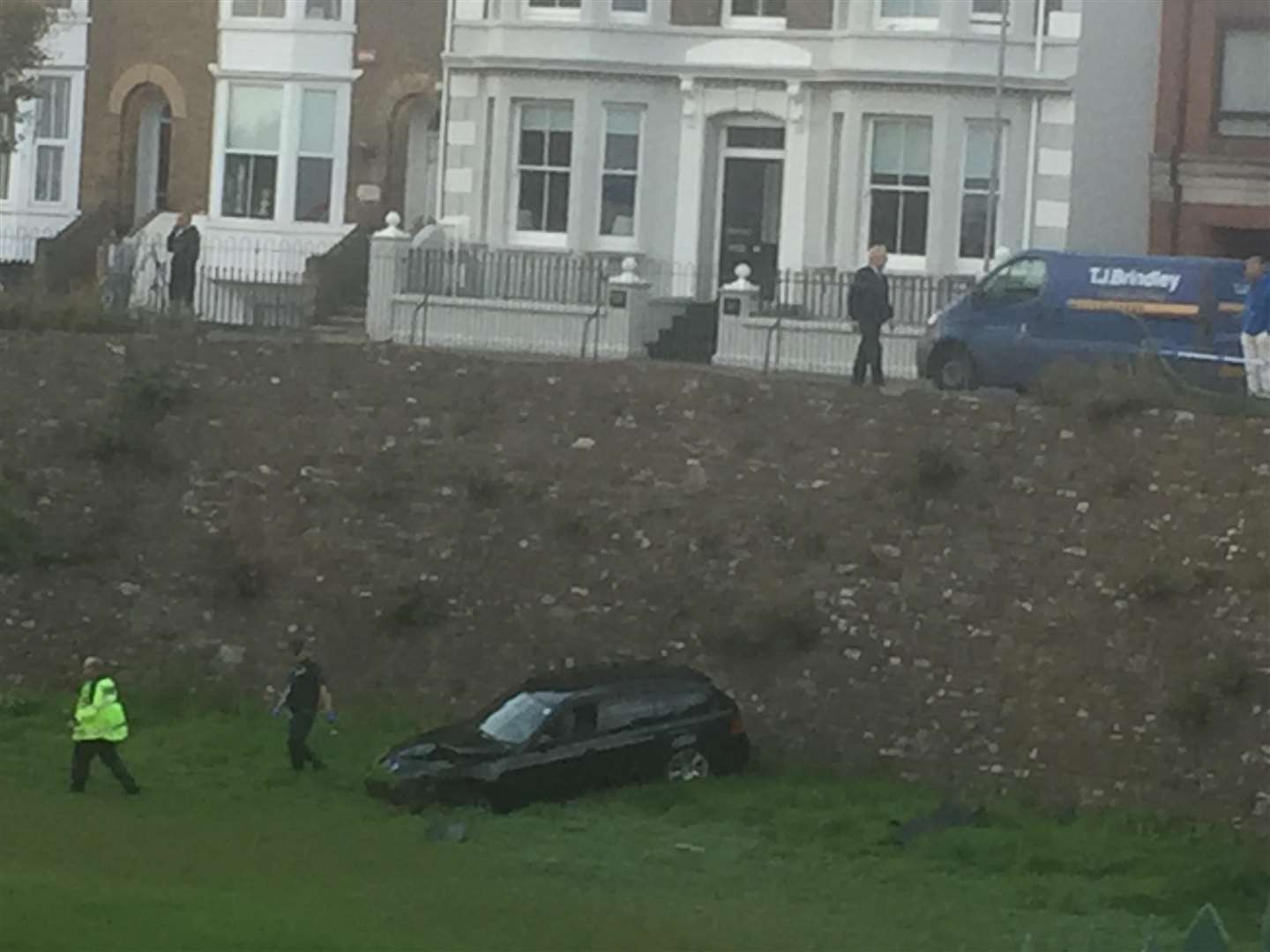 People inspect the damage after the car plunged into Deal Castle's moat (4047264)