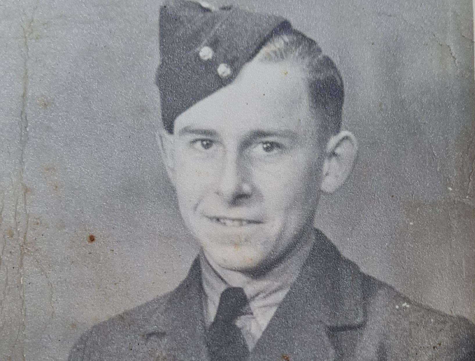 Norman Tilley in his RAF uniform aged 18 (48936153)