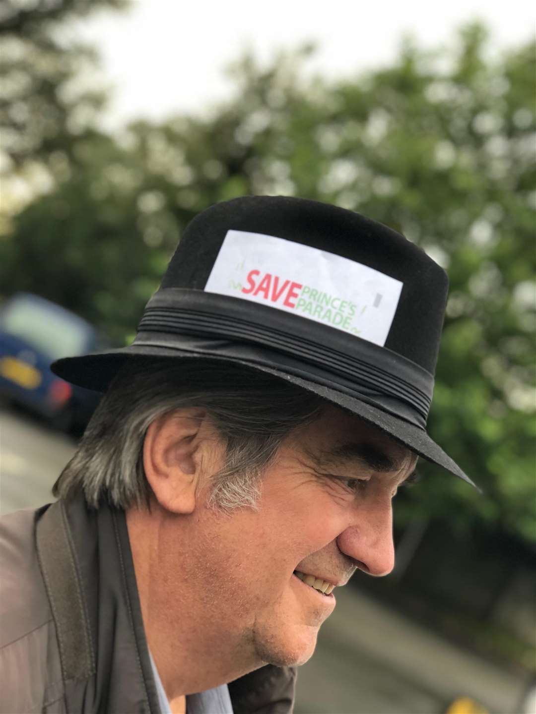 A man wears a campaign hat (3658928)