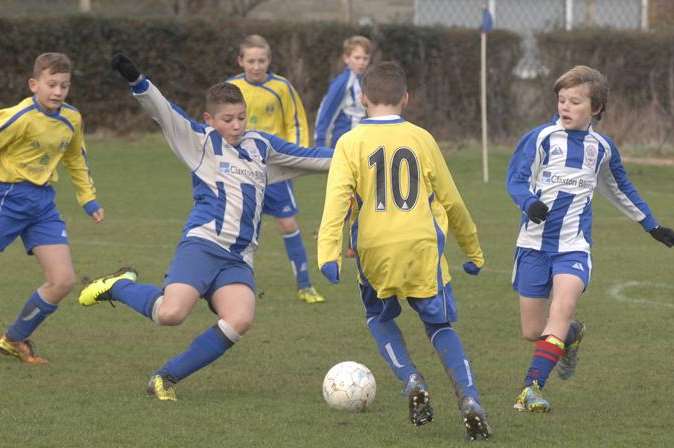 New Road and Oak Athletic battle it out in the Under-11 League Cup first round. Picture: Chris Davey