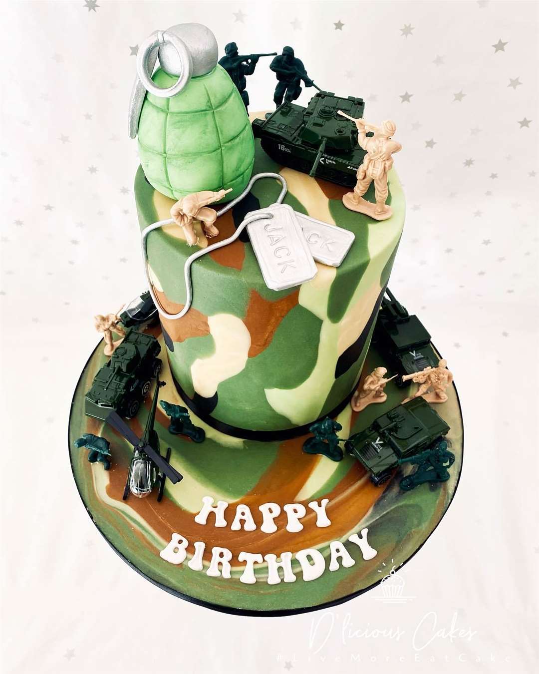 An army themed birthday cake