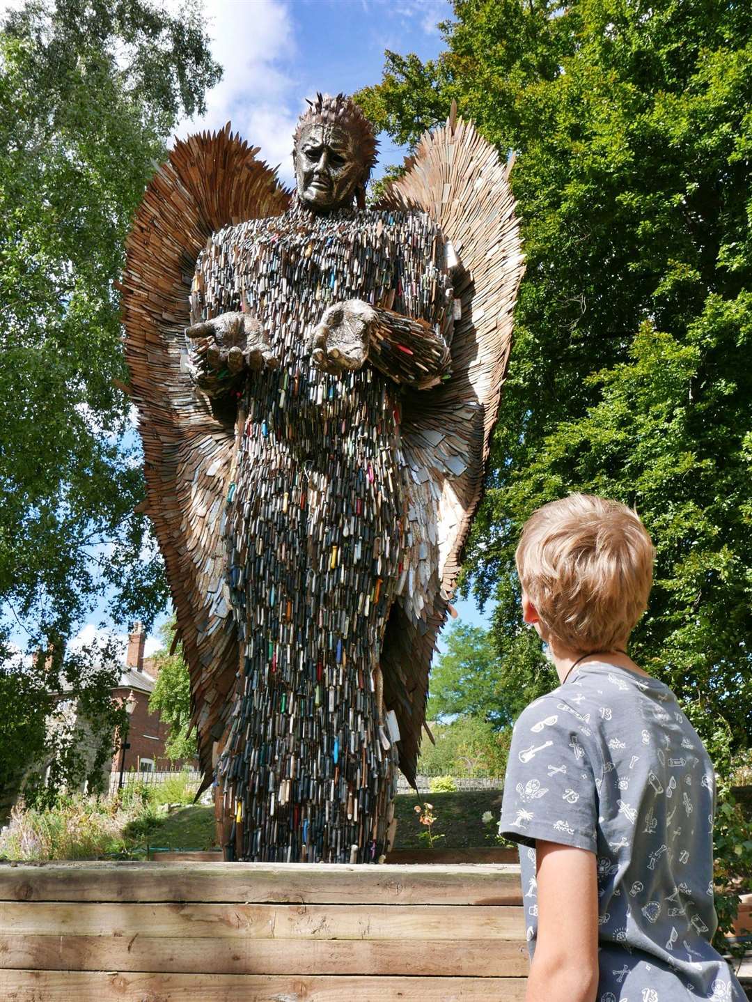 The Knife Angel at Rochester Cathedral (16072892)