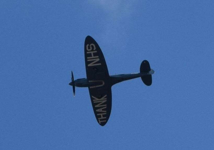 The special spitfire flew over Dartford with the message 'Thank U NHS'