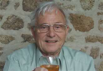 Former mayor dies, aged 92