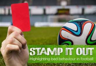 “I’ll smash your head in!” Youth referee needed protecting from irate player