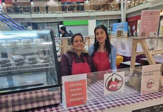 New cake stall opens in shopping centre