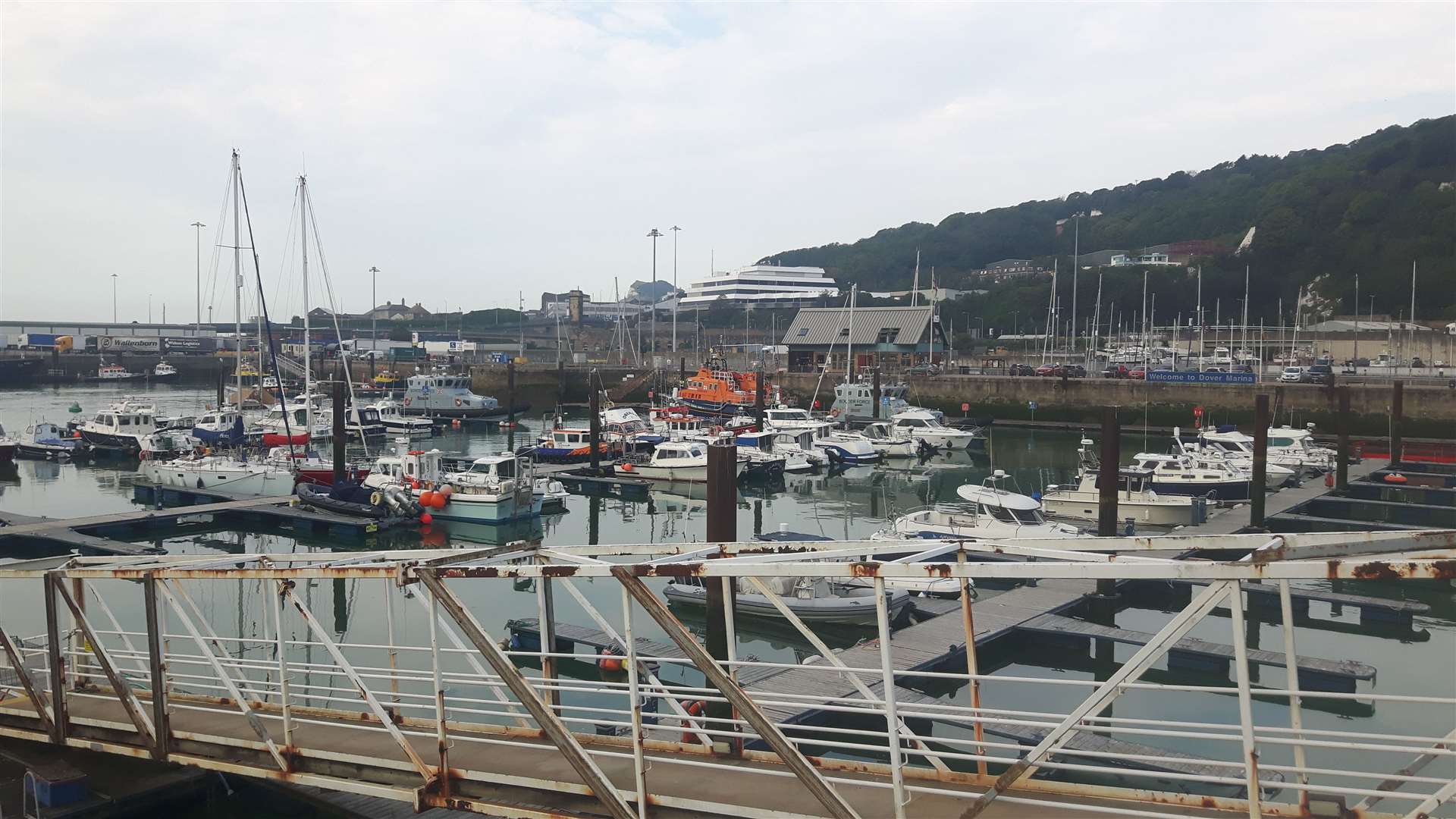 Border Force boats remain in Dover Marina as the Lifeboat comes in carrying no migrants (40331438)