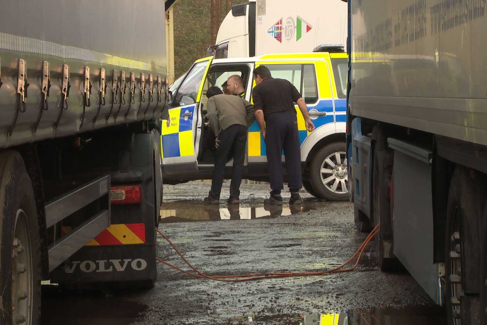 Gordon Henderson is calling on tougher penalties for lorry drivers that park on the roadside