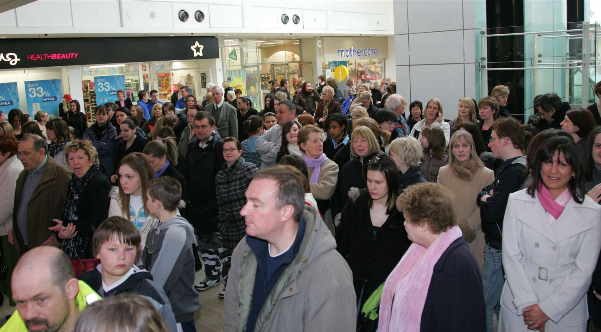 Shoppers waiting to get in the centre's new extension in March 2008