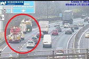 One lane of the M25 is closed