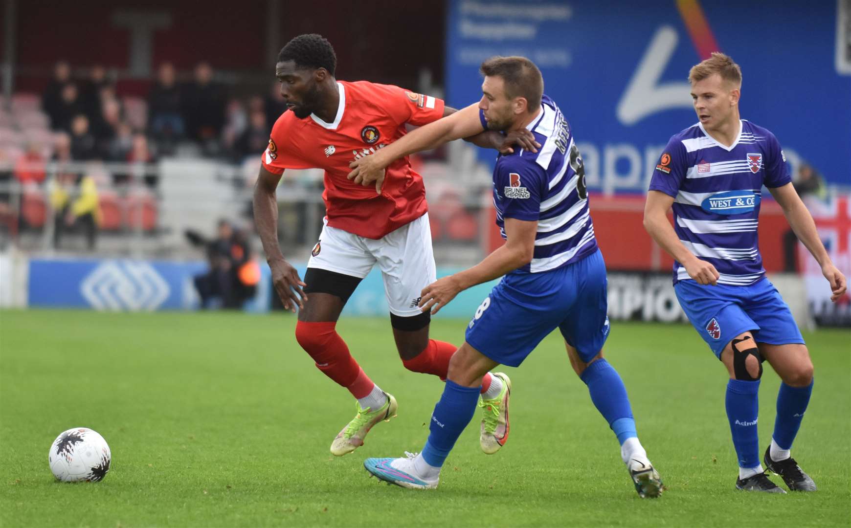Ebbsfleet try to find a way through against Dagenham on Saturday. Picture: Ed Miller/EUFC