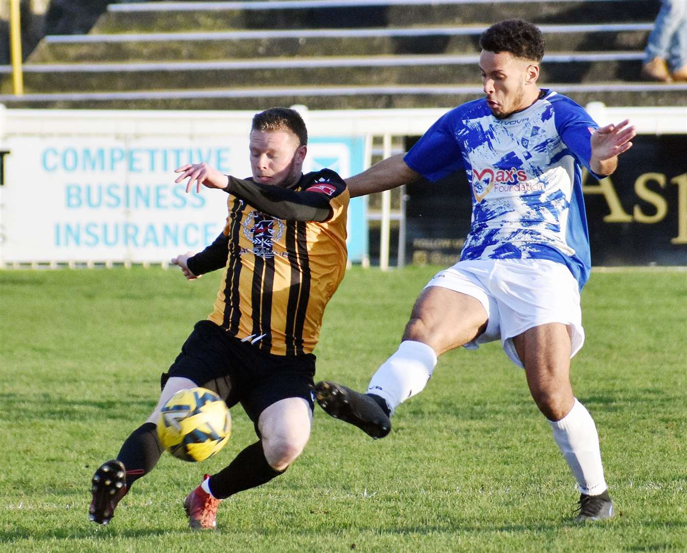 Midfielder Scott Heard, of Folkestone, in the thick of things. Picture: Randolph File