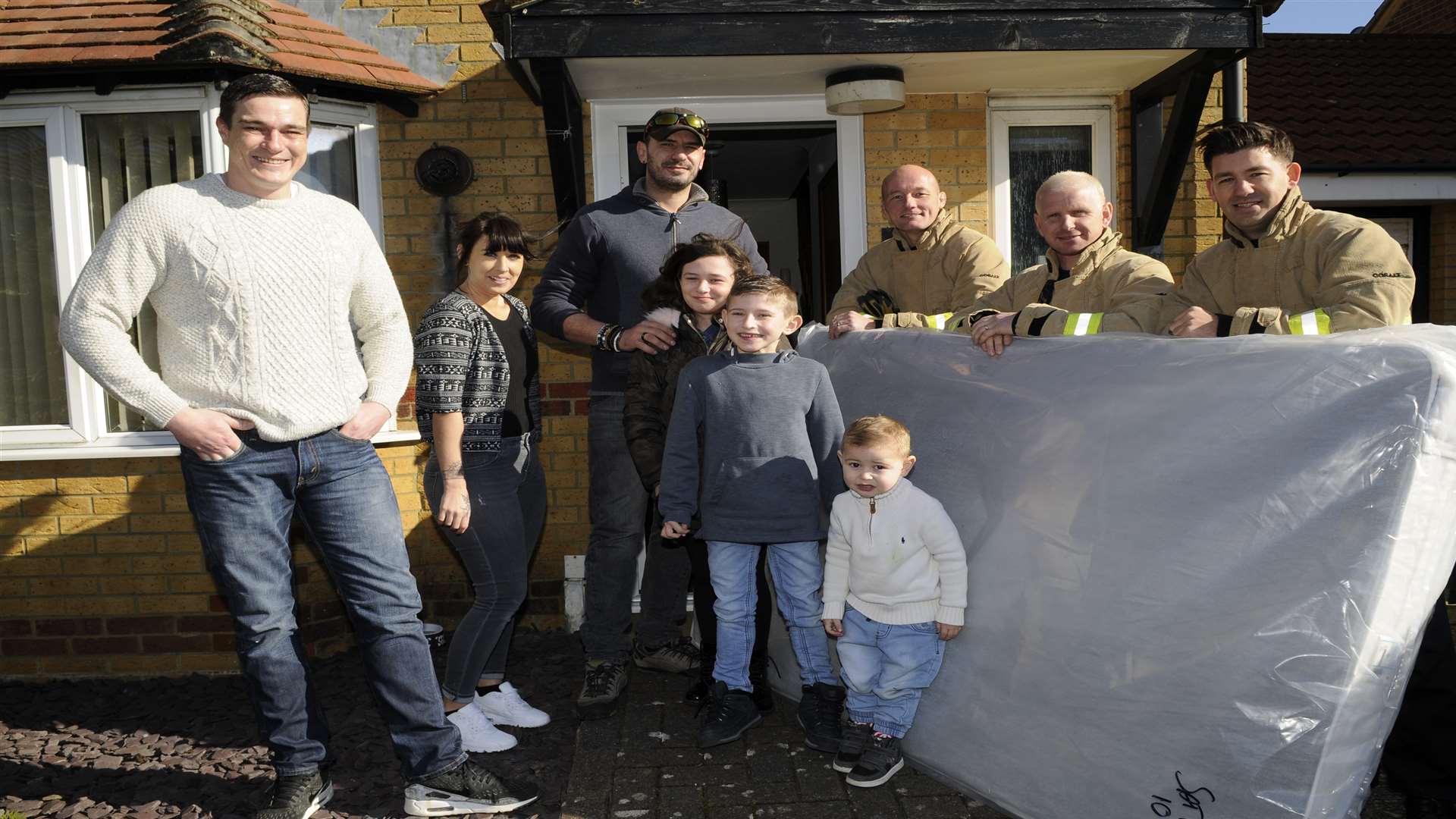 Firefighters deliver mattresses for Draven Jefferies' new bunk bed