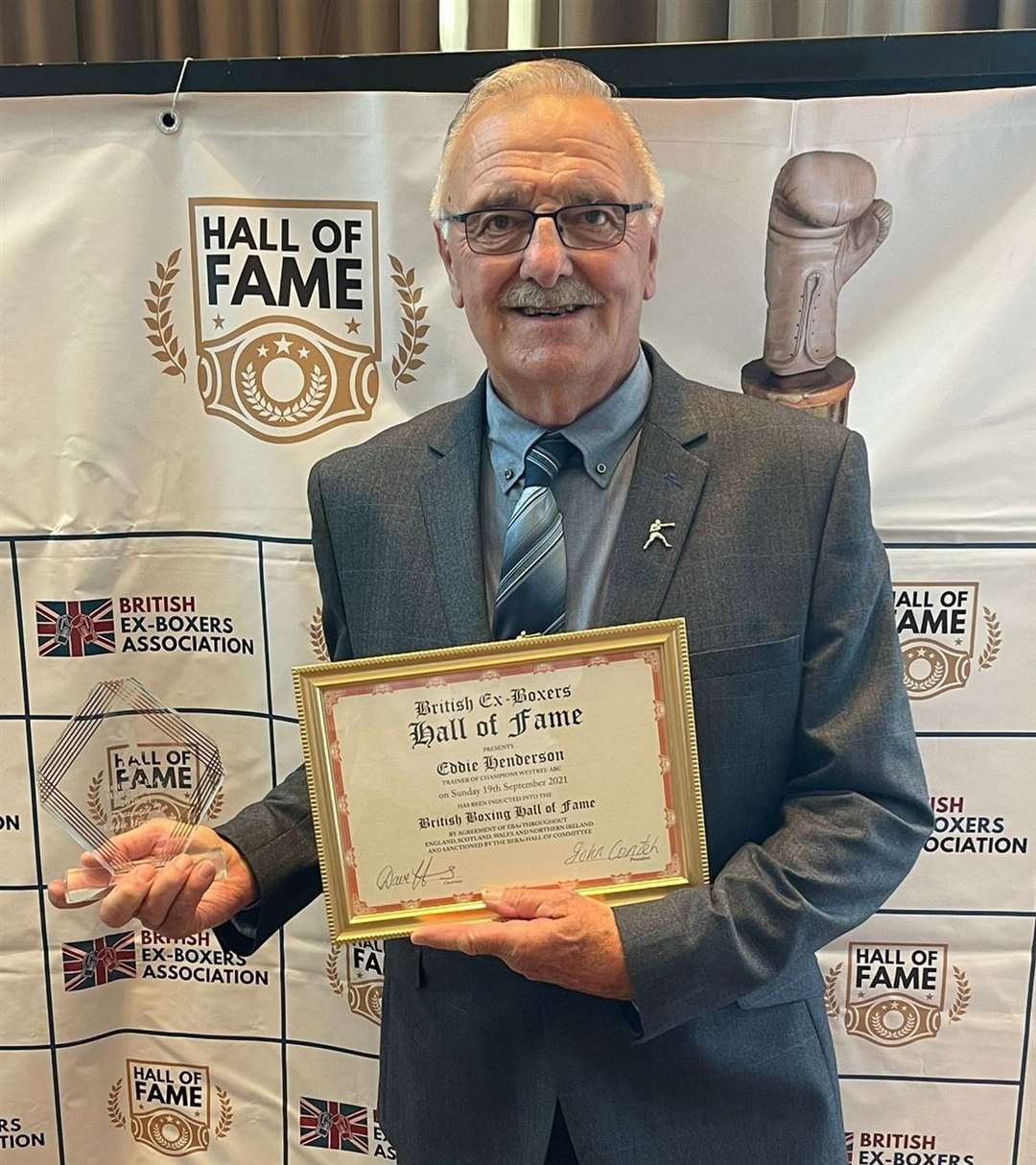 Westree trainer Eddie Henderson with his Hall of Fame certificate