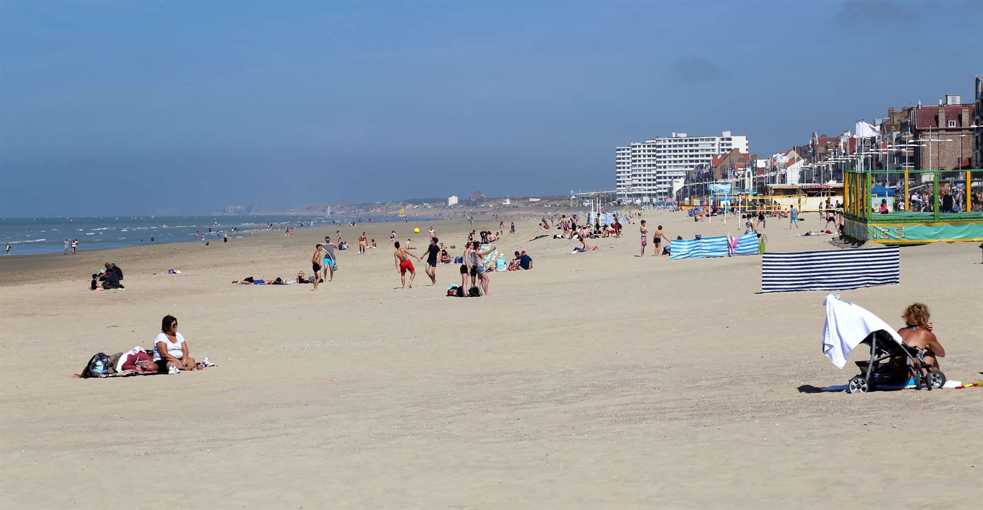 Famed for the heroic evacuation of Allied troops during WWII, today the sunny beach at Dunkirk's Malo les Bains beach resort welcomes thousands of visitors each year. It is only a 40 minute drive from Calais.