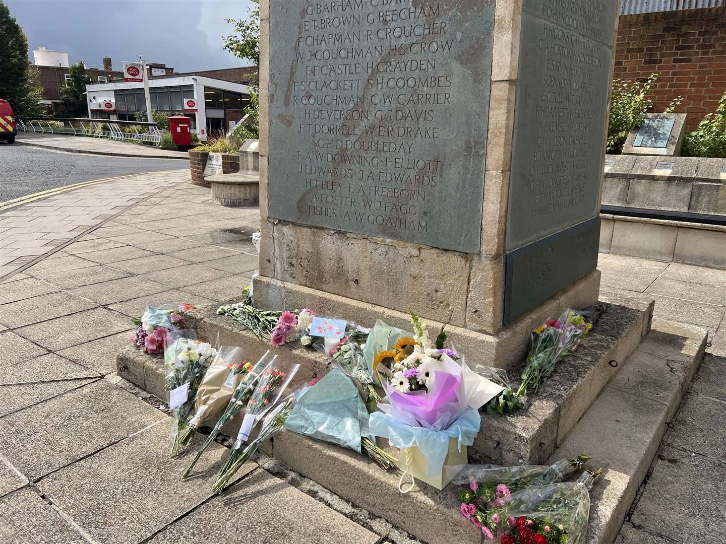 Tributes to the Queen at Sittingbourne war memorial