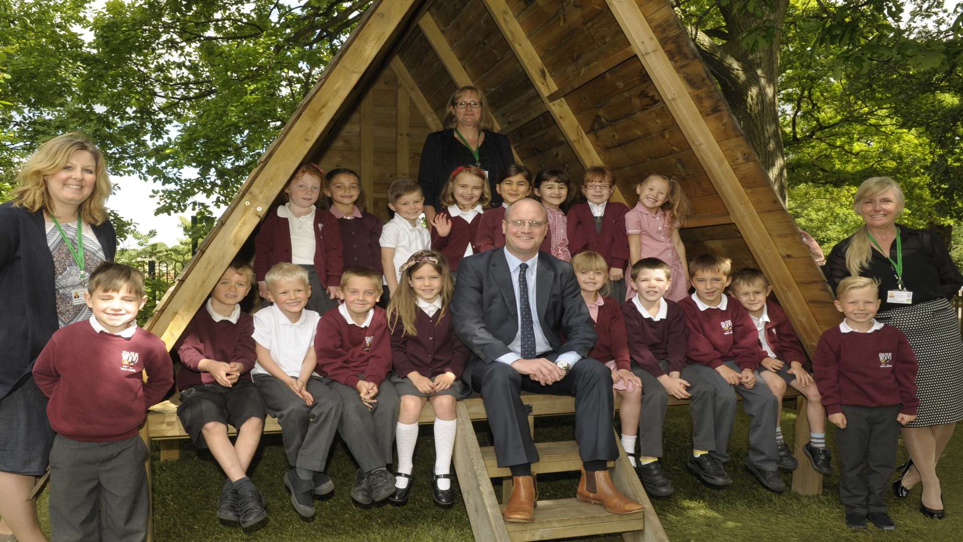 Park Wood Infant school, got a Good Ofsted. Pupils with Mr Moir (head) and staff.