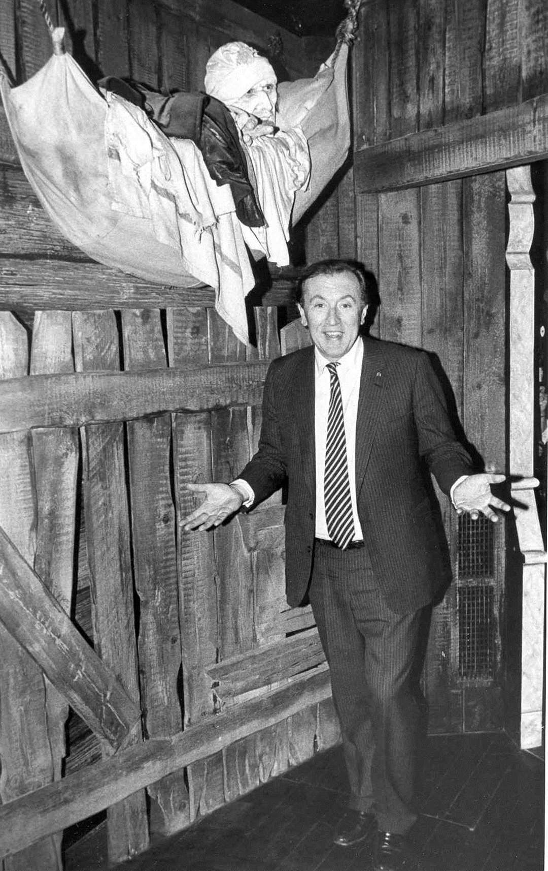 David Frost visits attractions at Rochester's Dickens Centre in 1987