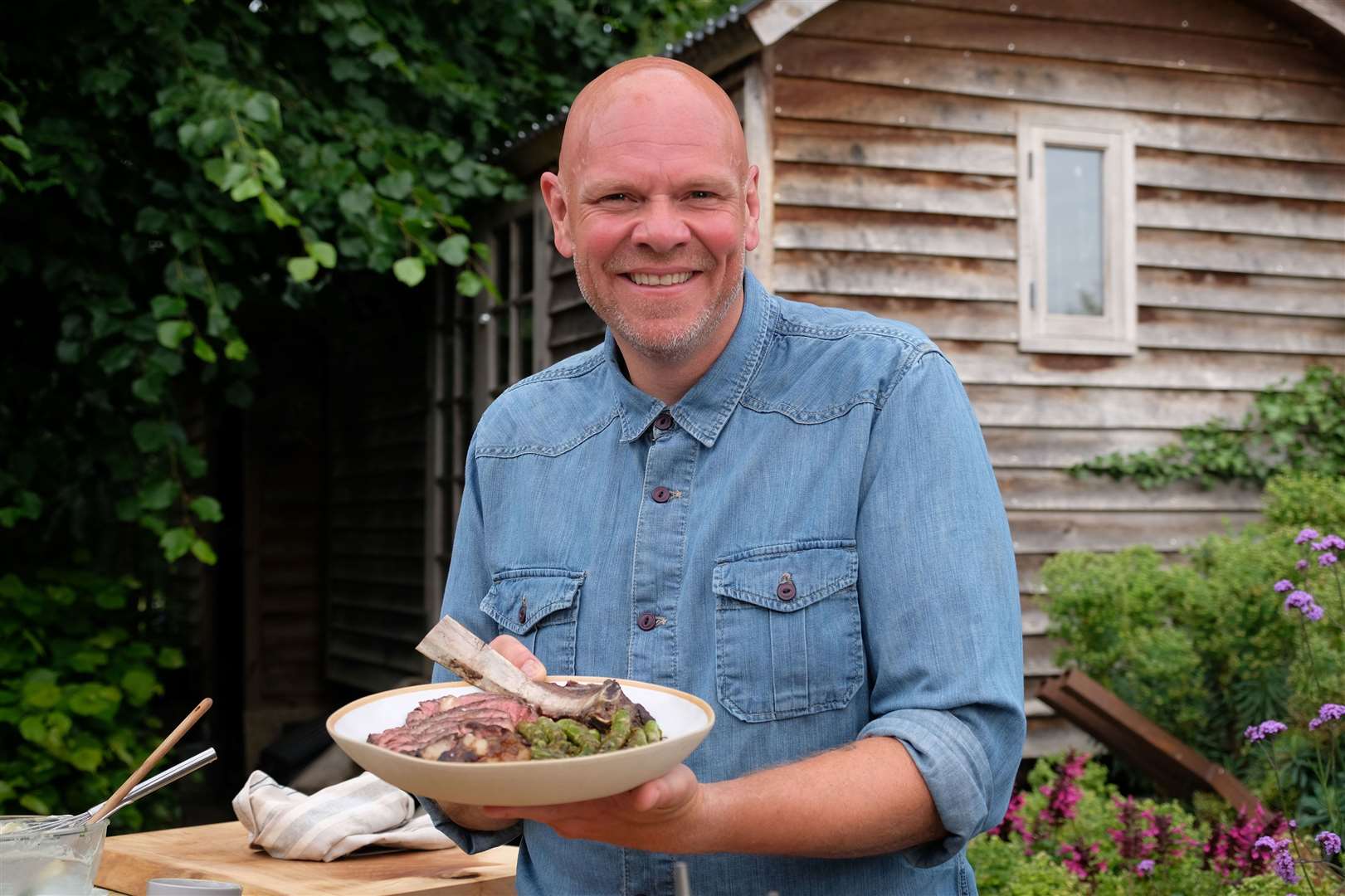 Tom Kerridge is behind the Alfresco Drive-in Tour and Pub in the Park