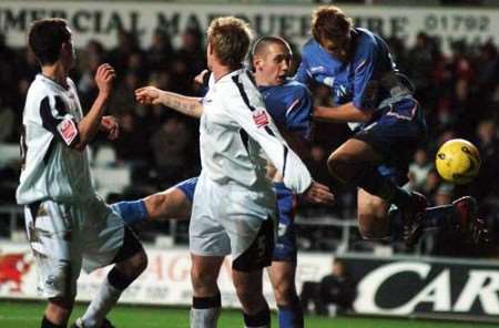 Mark Bentley gets a header in at goal. Picture: MATTHEW READING