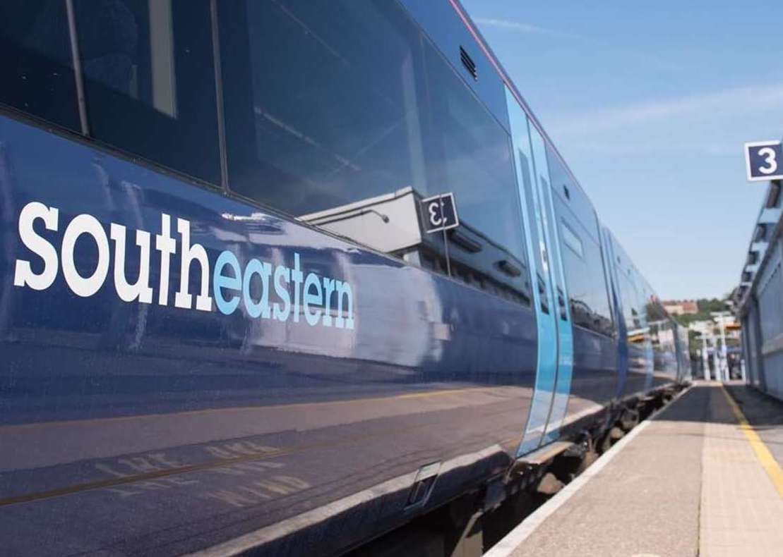 There are delays to Southeastern trains in Yalding and Aylesford due to signalling problems