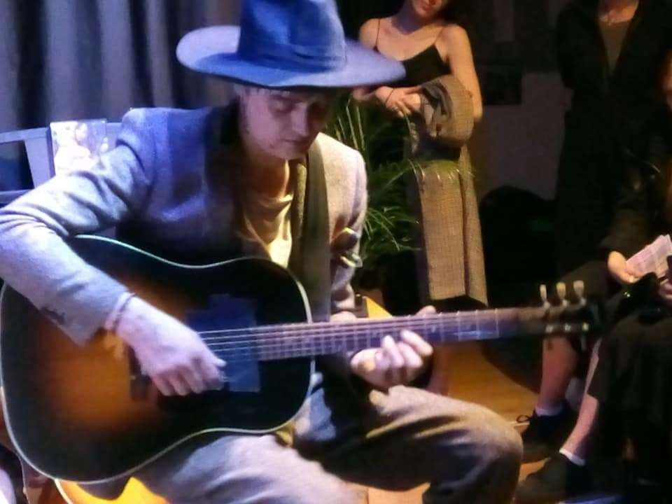 Pete Doherty takes to the stage at Rosslyn Court. (19262018)