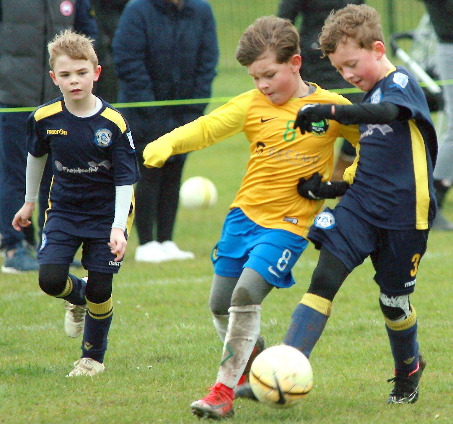 Cliffe Woods Colts under-8s (yellow) come up against Iwade Herons Athletic under-8s on Sunday Picture: Phil Lee FM7527161