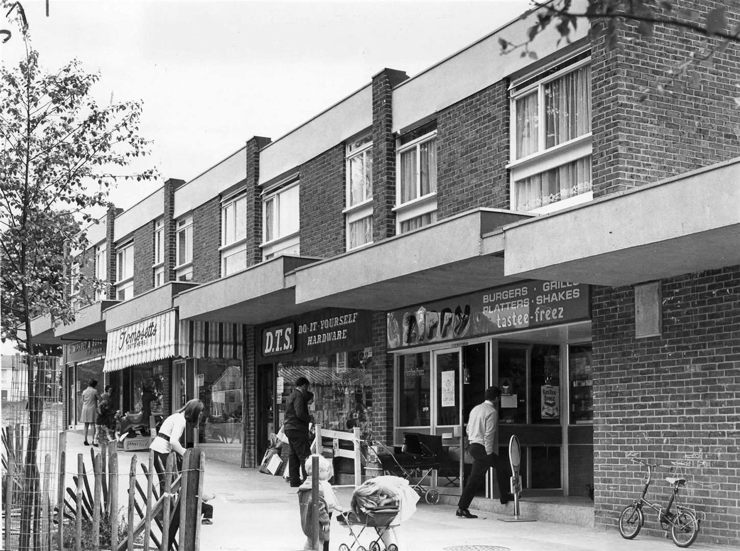 Parkwood shopping centre in Rainham in June 1972