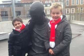Luke Allen (right) with his brother Liam at the Thierry Henry statue outside Arsenal stadium