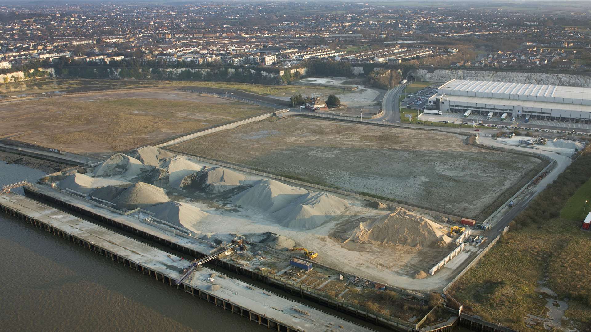 Ebbsfleet Development Corporation has approved plans to build commercial space at Northfleet Embankment East on the banks of the River Thames