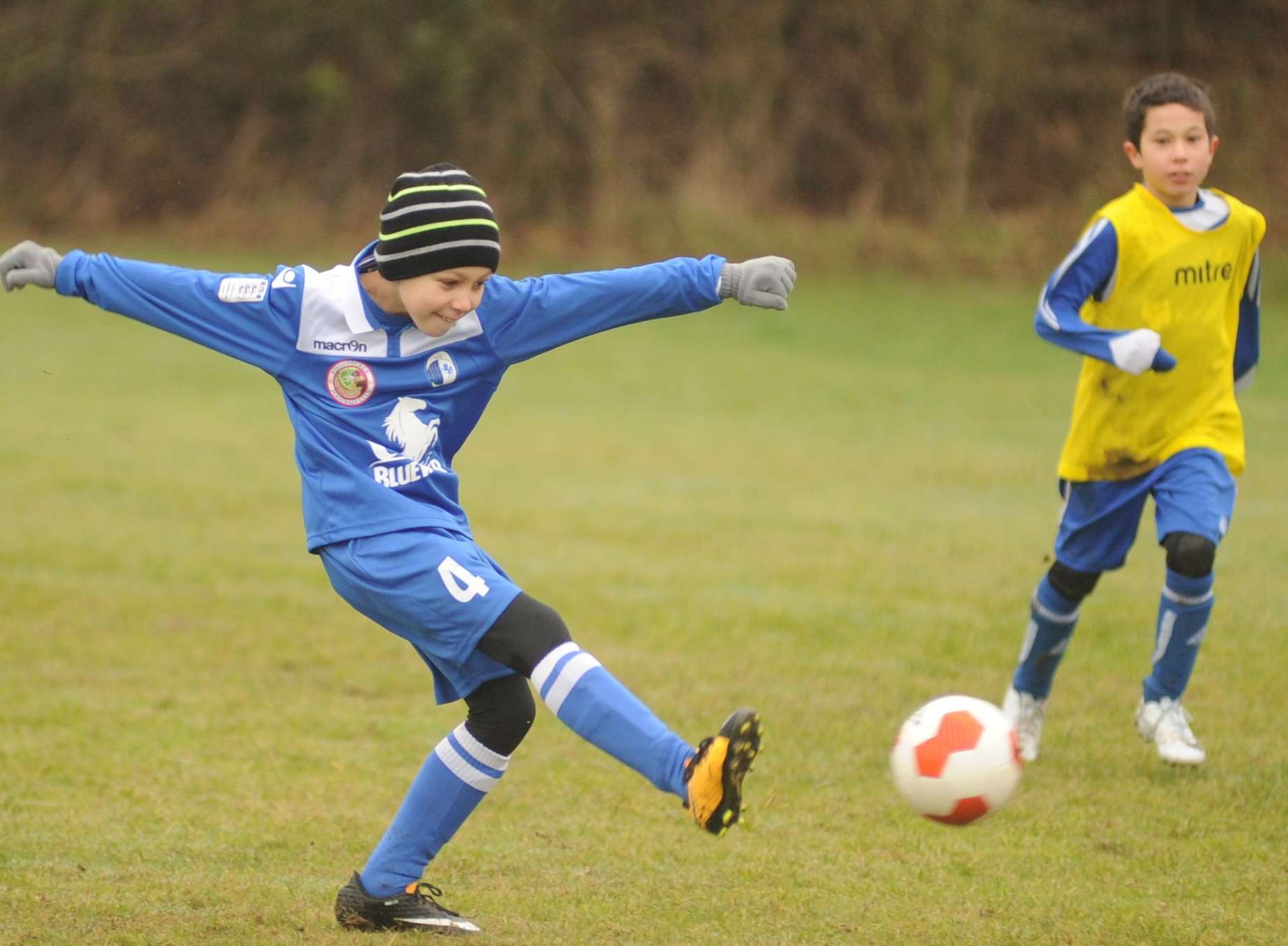 KFU Woodpecker under-9s try their luck against New Road Picture: Steve Crispe
