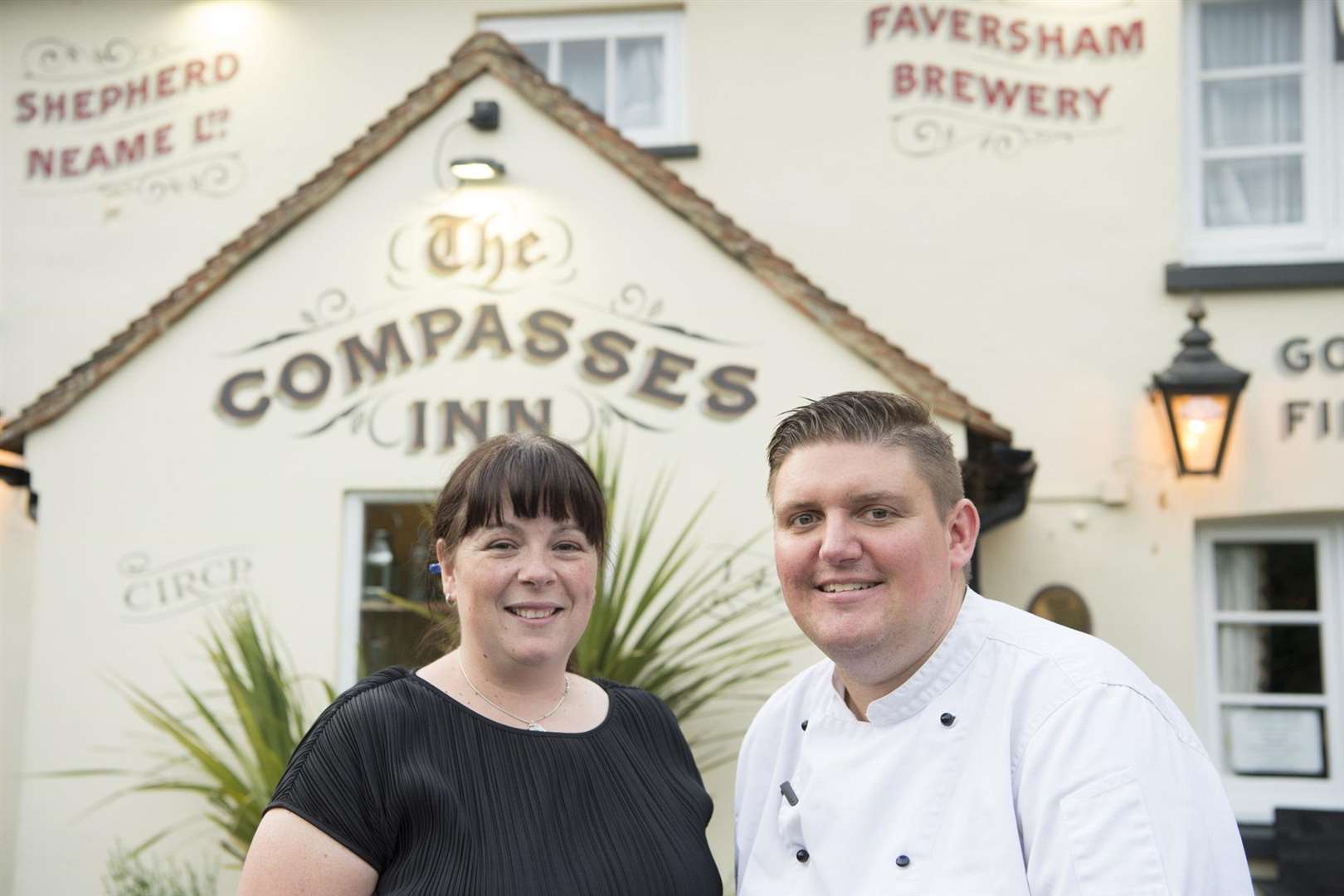 Donna and Rob Taylor at the Compasses Inn (6930932)