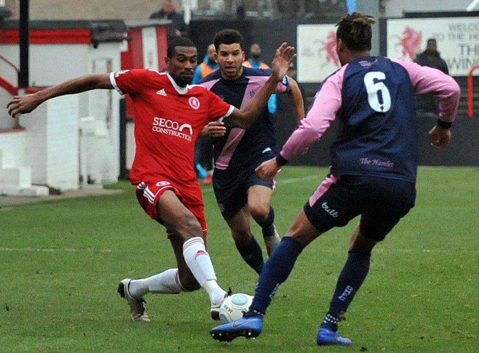 Welling's Danny Mills takes on Dulwich's Michael Chambers. Picture: David Brown
