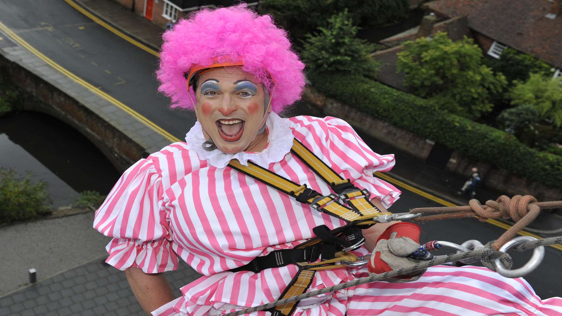 Panto star Ben Roddy will read a story to a wining school in October
