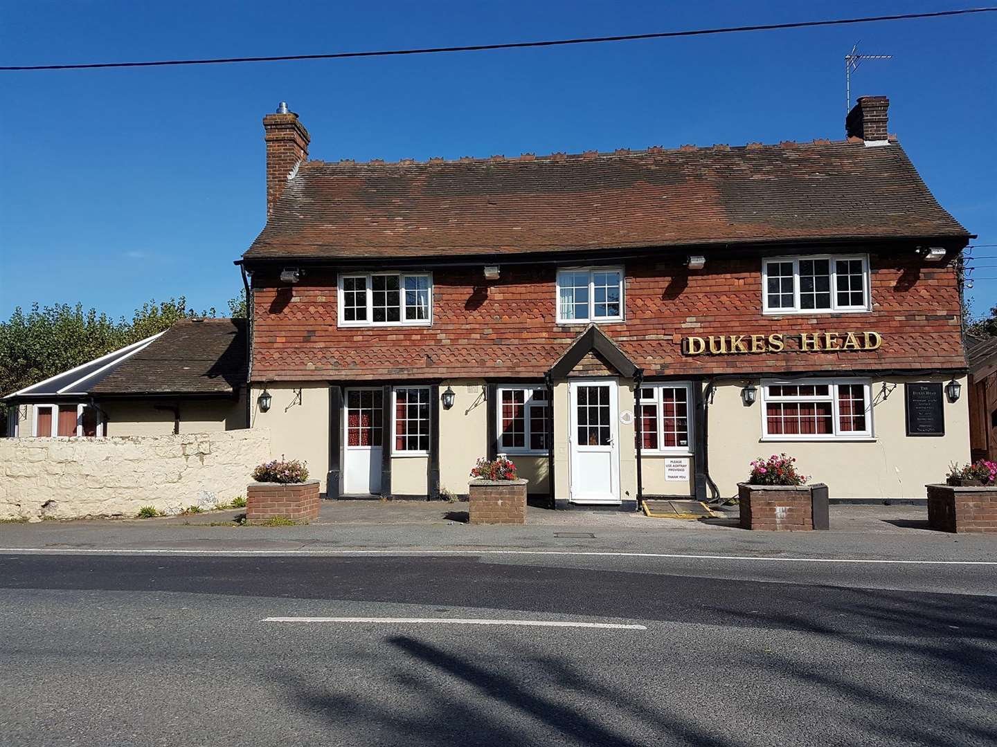 The Dukes Head pub in Sellindge
