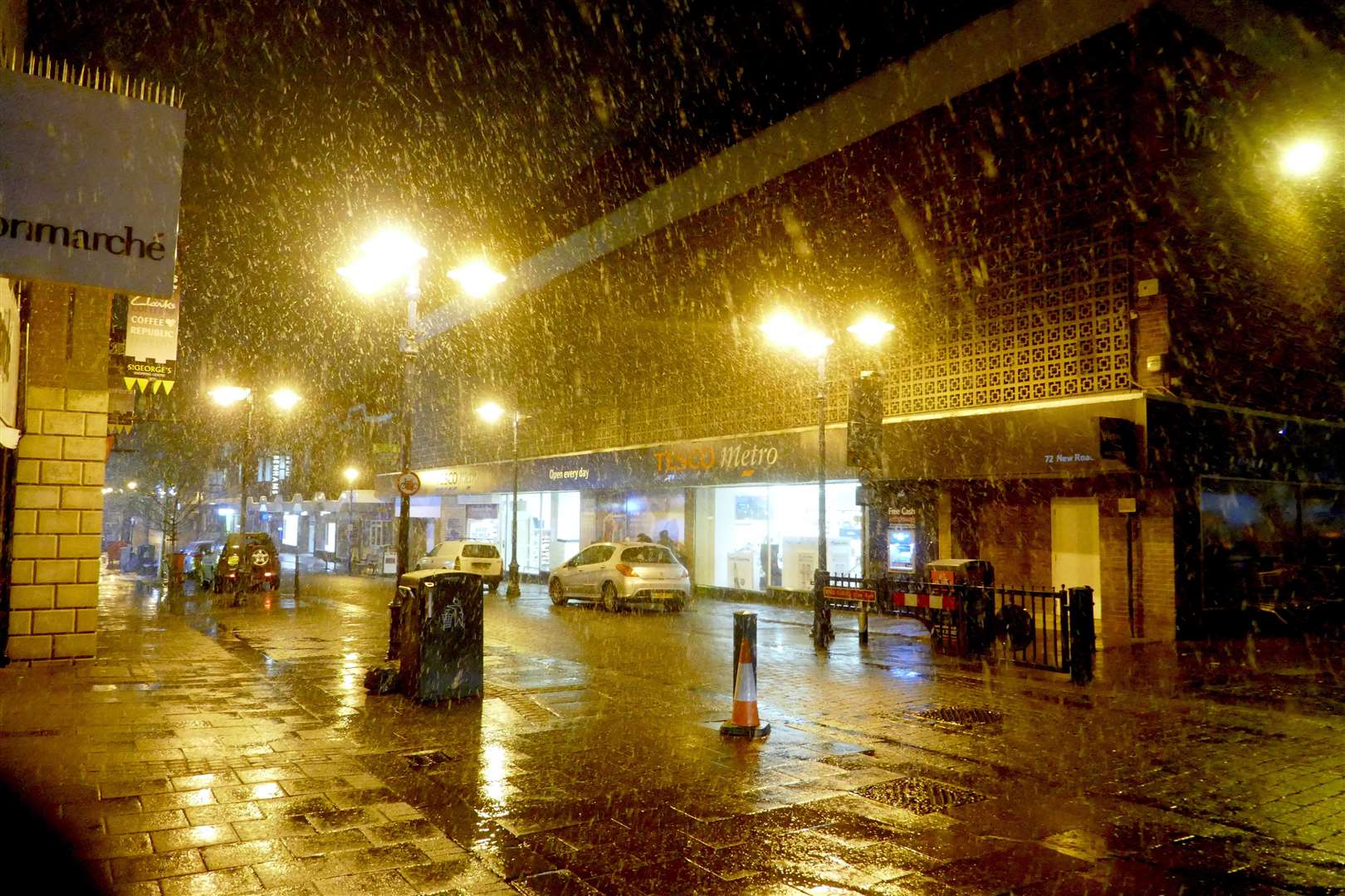 Snow falling in Gravesend overnight. Picture: Fraser Gray (6912453)