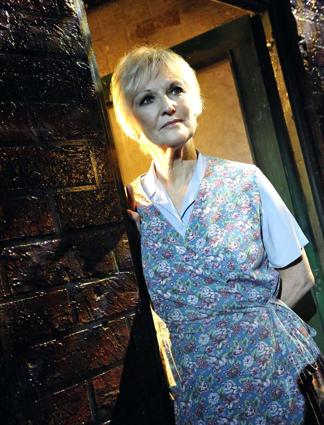 Lyn Paul is returning to Blood Brothers for a final time