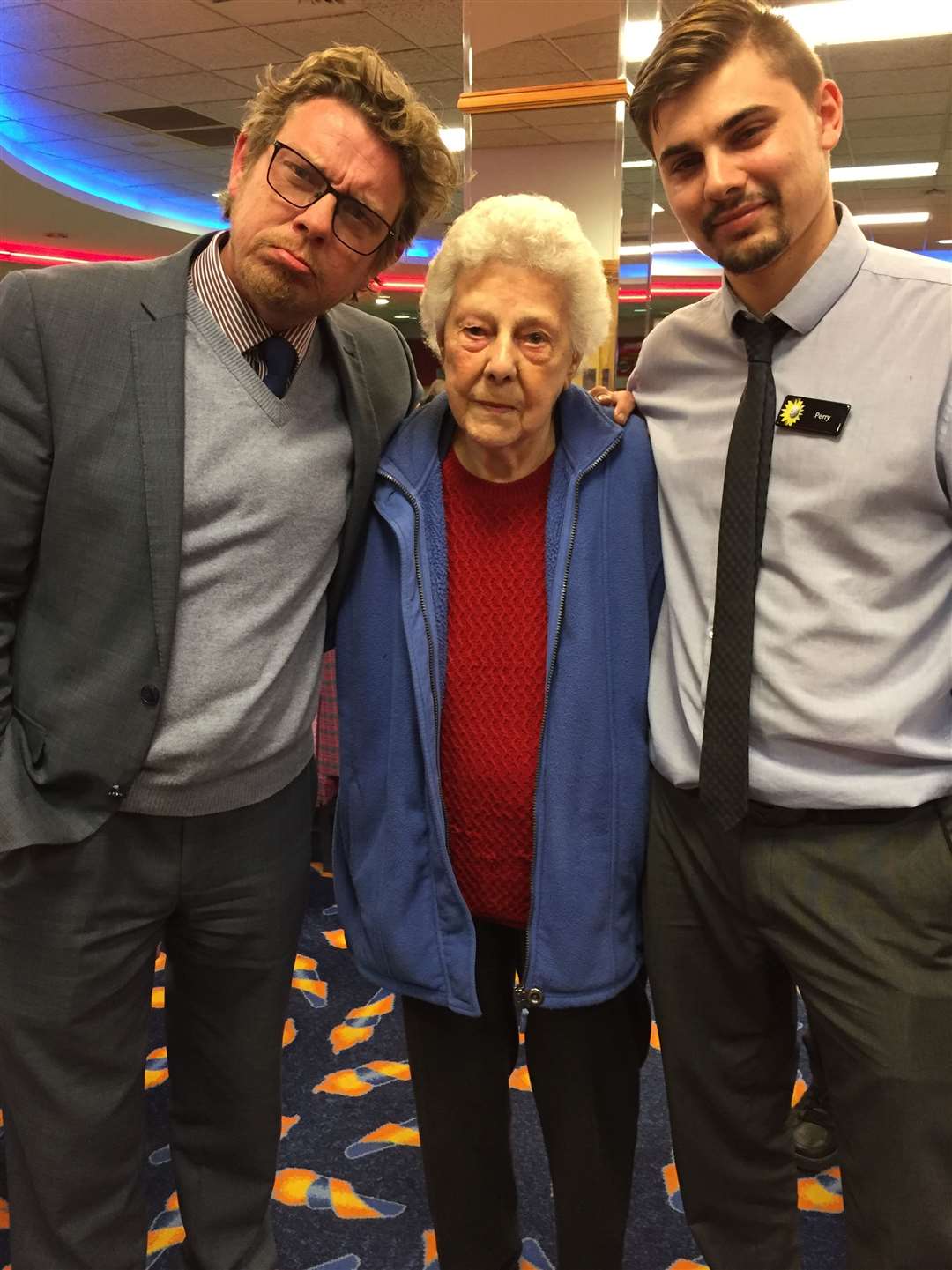 Mary Pitt (centre) with manager Graeme Corner (left) at an emotional night for players at Beacon Bingo in Margate on its final night