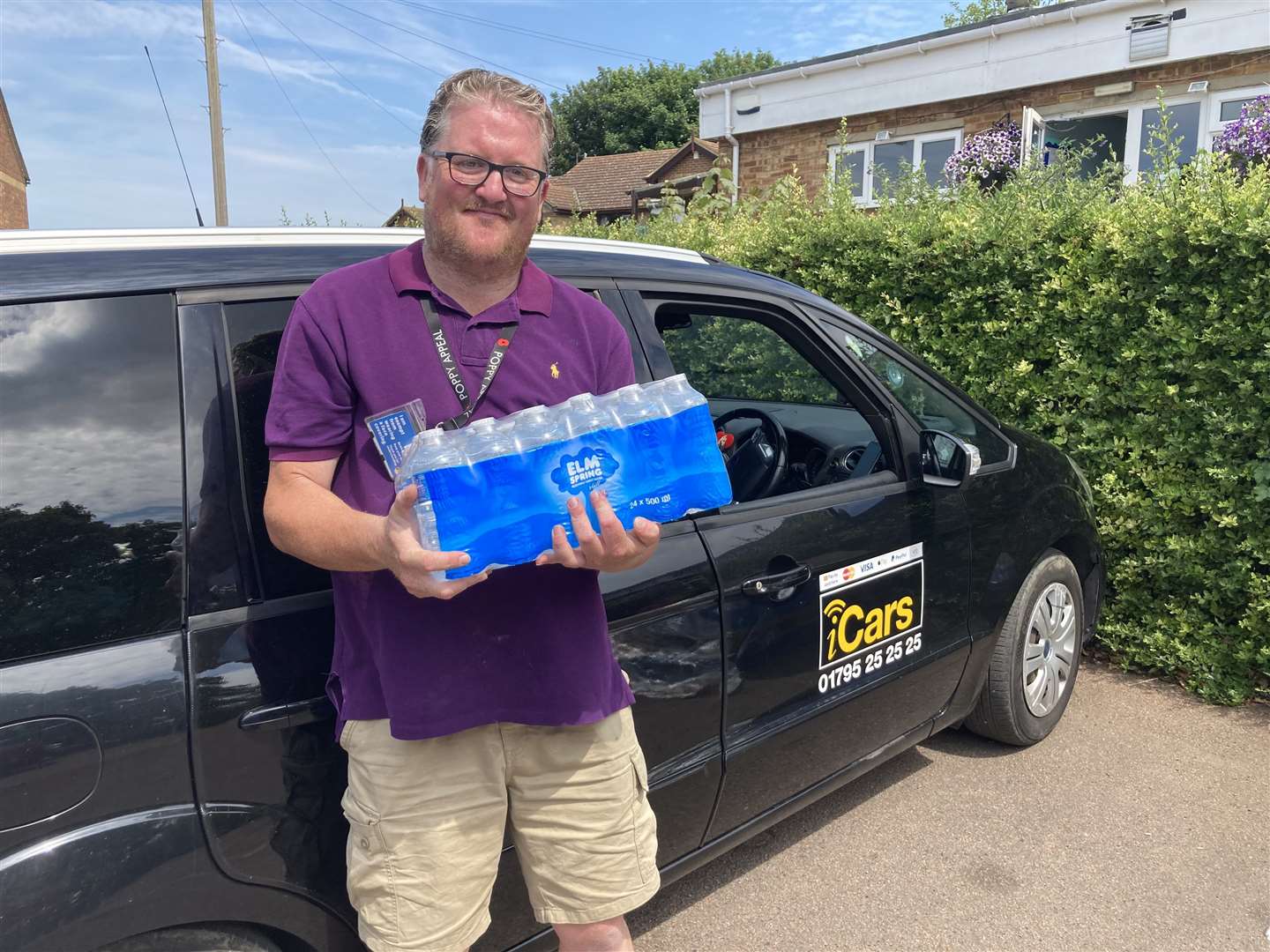 iCars' taxi driver Dan Toomey is on a mission to deliver bottles to those who can't collect them