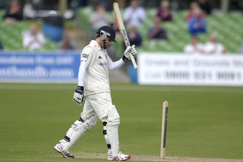Brendan Nash in the runs against Surrey. Picture: Barry Goodwin.