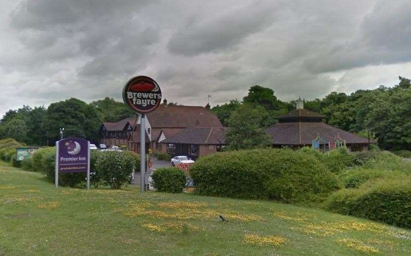 Brewers Fayre Castle Lake in Leybourne (18774250)