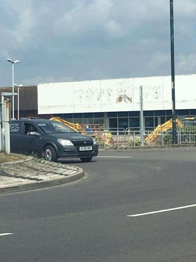 The Toys R Us sign has been taken down at Horsted Retail Park in Rochester (11123324)