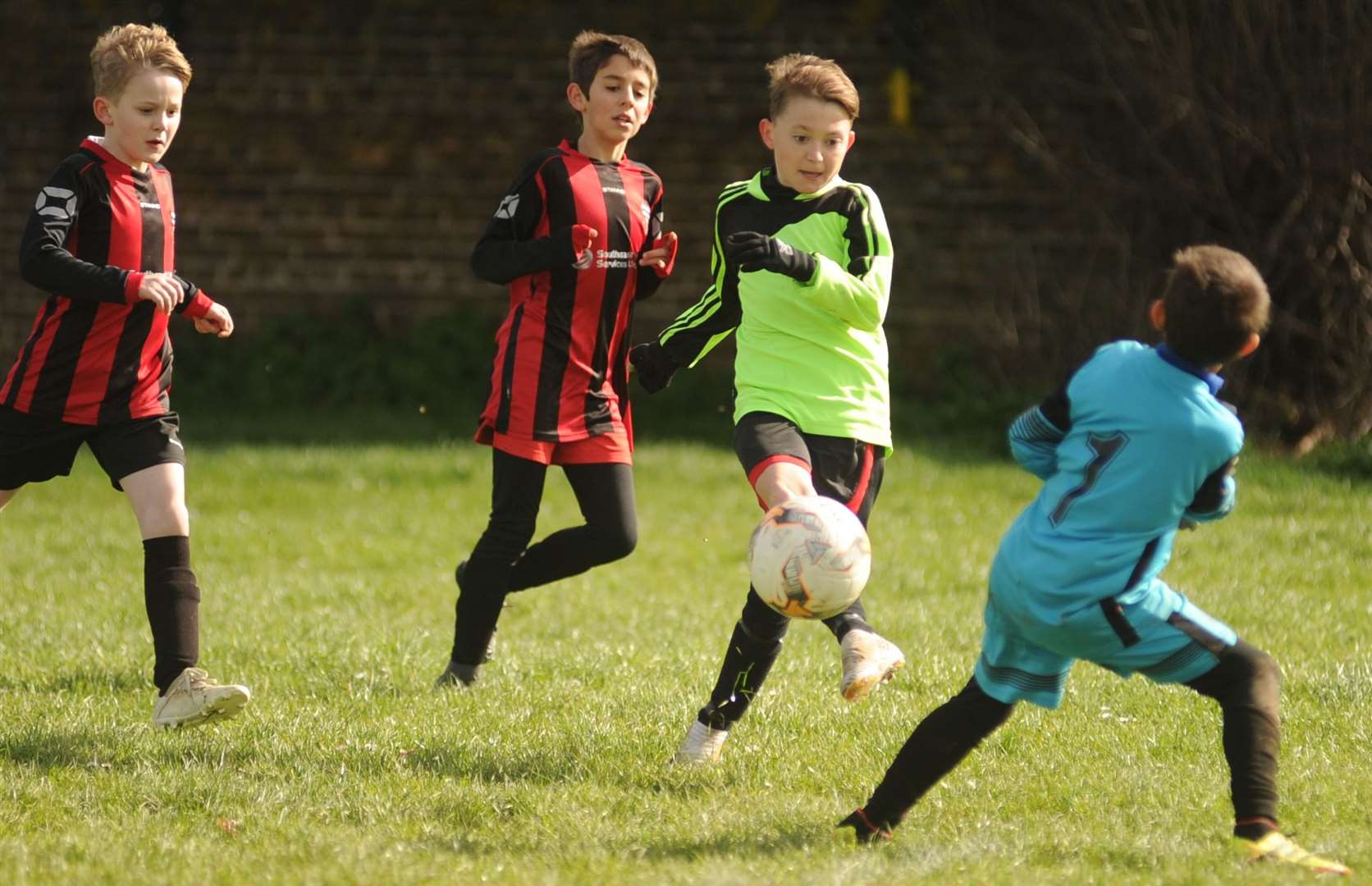 Strood United under-12s takes on Meopham Colts Yellow under-12s Picture: Steve Crispe FM7825597