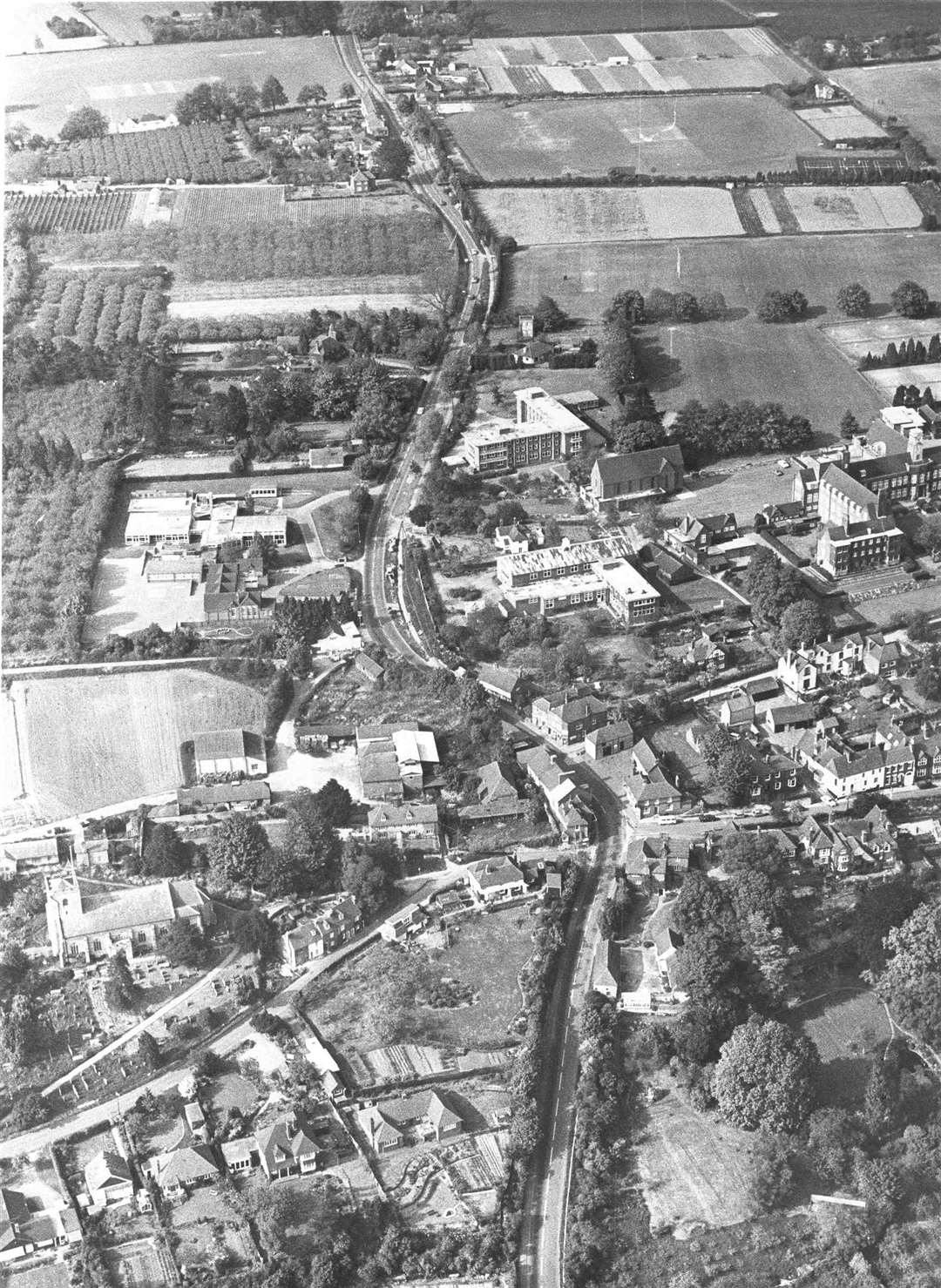 Sutton Valence School dominates this aerial view of the village. The Church of St Mary, rebuilt in 1882, can be seen in the left foreground
