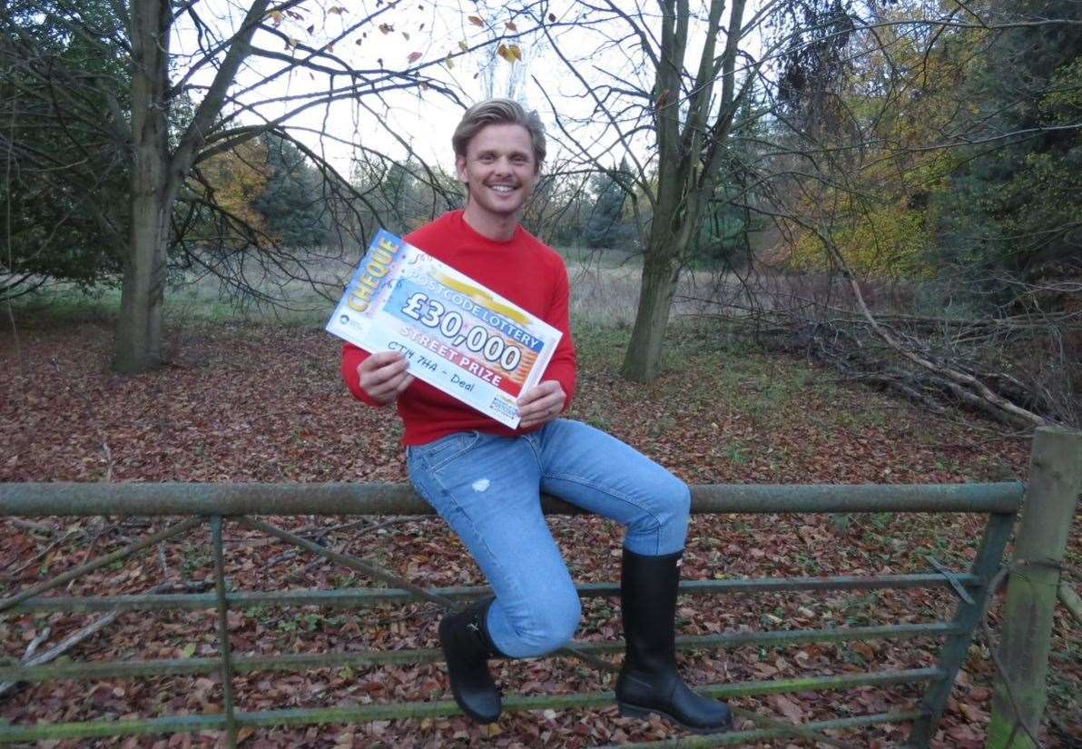 People’s Postcode Lottery ambassador Jeff Brazier with the cheque won by Deal residents