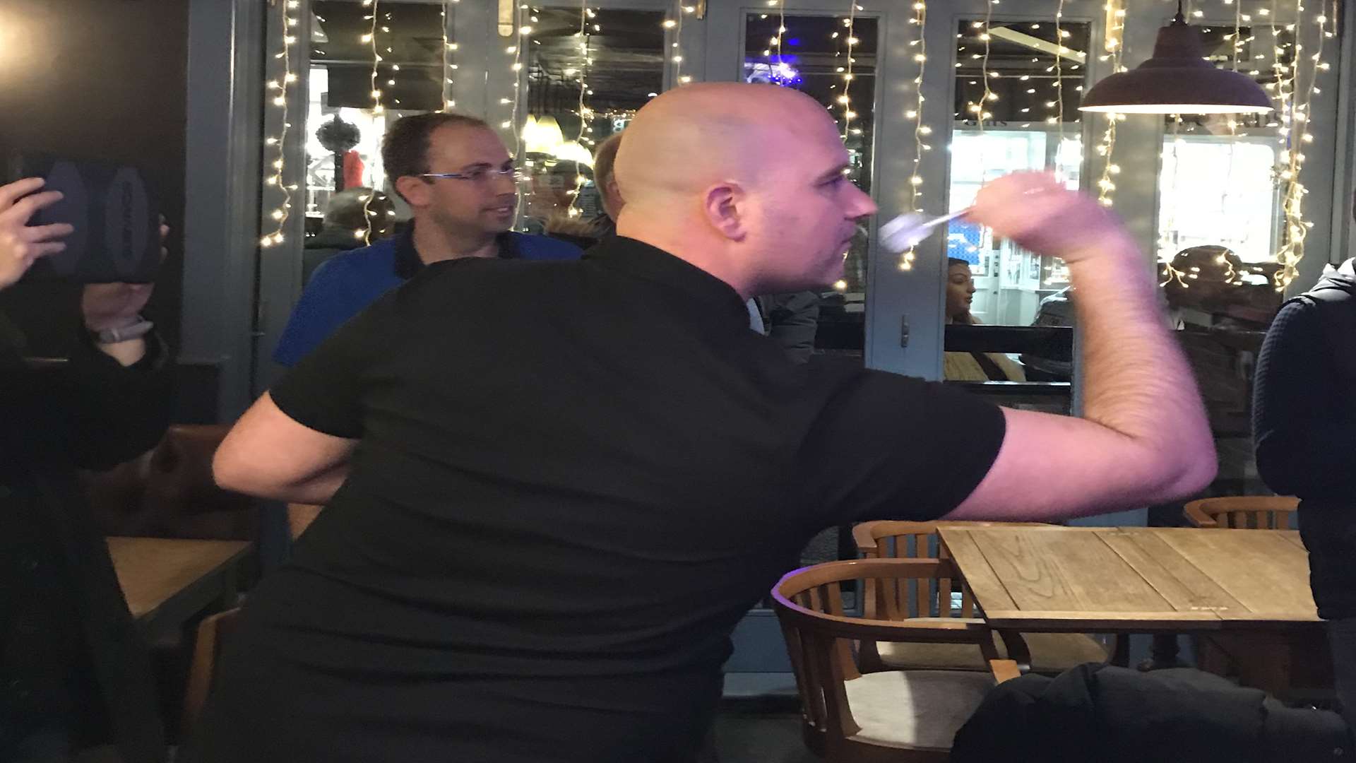 Rob Cross visited The Bedford to play a few legs.