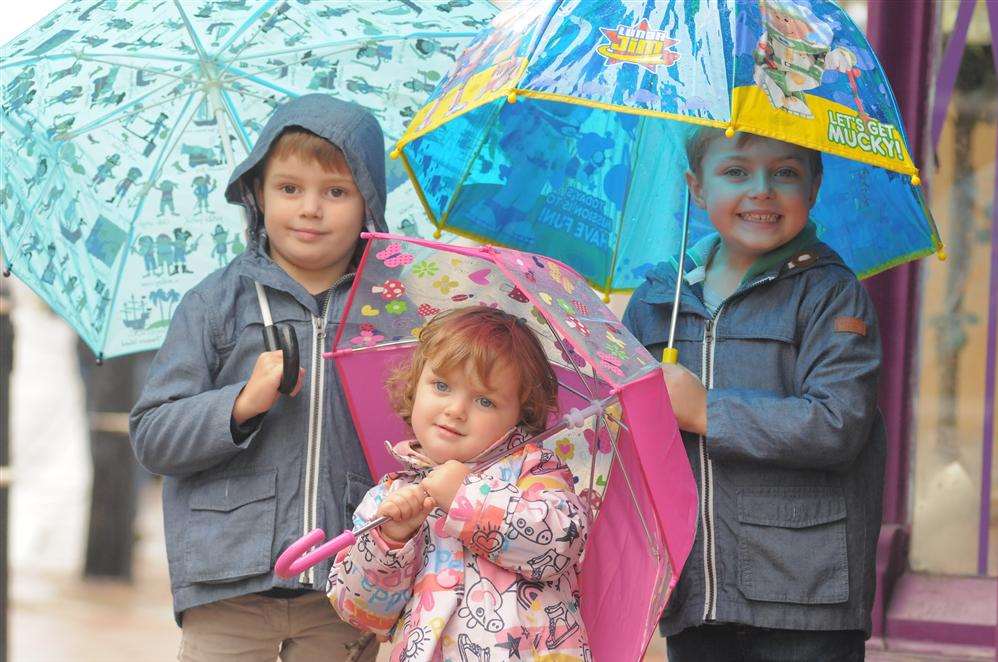 Luca, Noah and Amelia out in the rain.