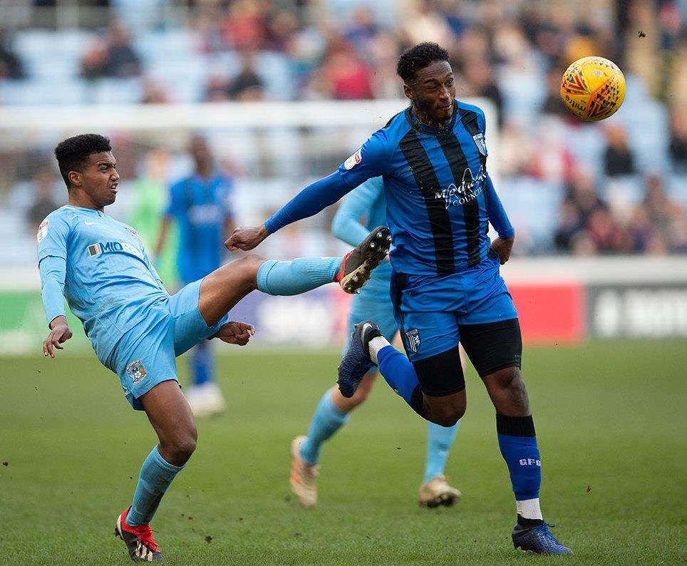 Brandon Hanlan battles for the ball Picture: Ady Kerry